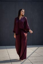 CALÇA BORGONHA COM ELÁSTICO RUGA