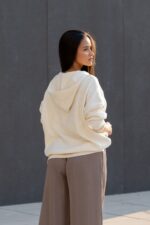 CAMISOLA DE CAPUZ CRU COM RELEVOS RUGA - Image 3