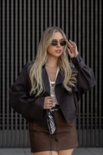 CASACO CURTO MILITAR CASTANHO PONTO CHIC