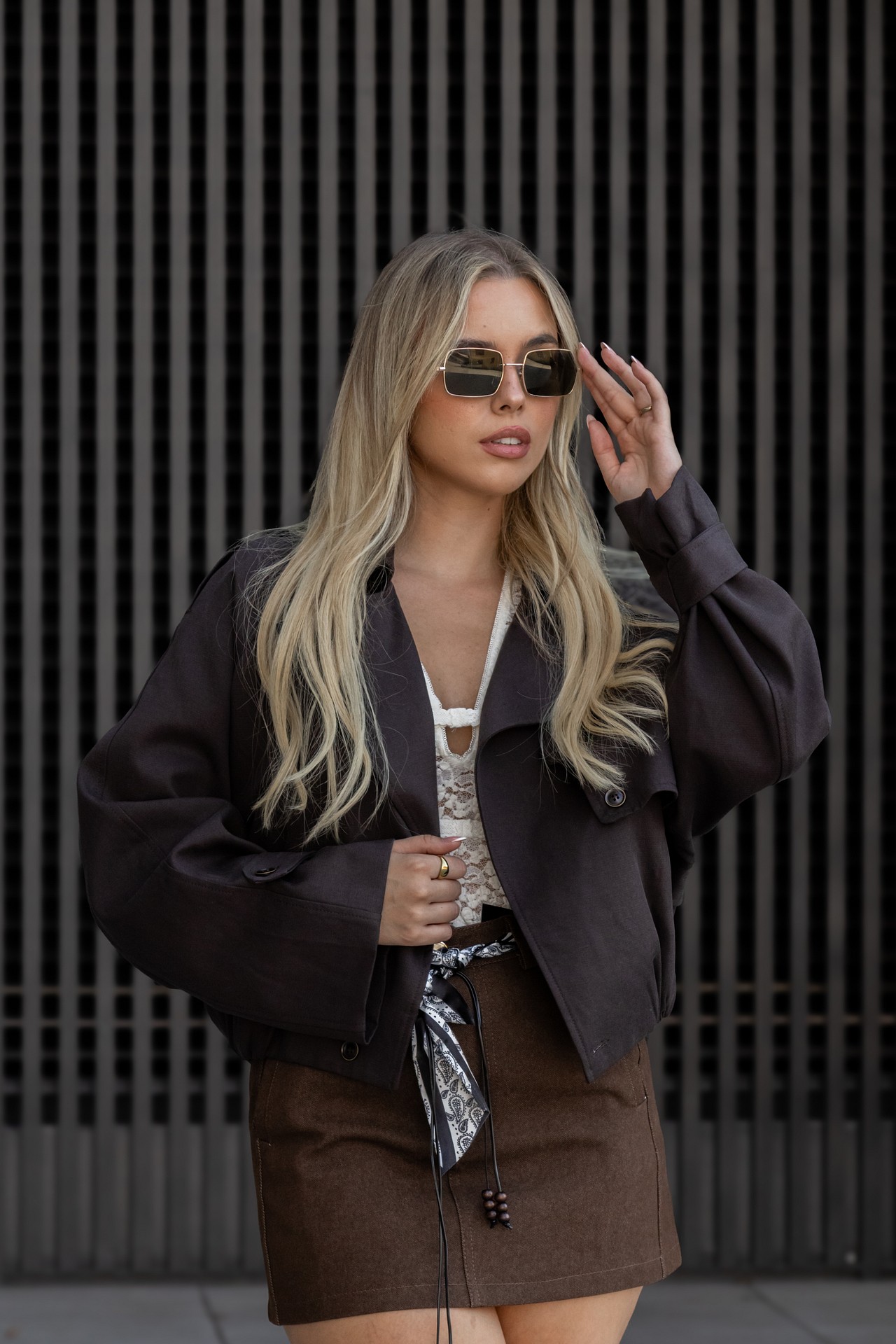 galleries_b758f646-4ec2-4c89-b26f-9b21979c2a5c_1a772f40-27f2-4fa0-8fcb-3a50dc854cb0_v2__thumb_l CASACO CURTO MILITAR CASTANHO PONTO CHIC - Image 1