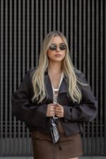 CASACO CURTO MILITAR CASTANHO PONTO CHIC - Image 2