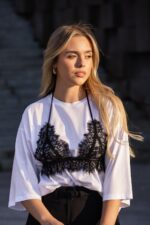 T-SHIRT BRANCA COM TOP DE RENDA PRETO IMPERIAL