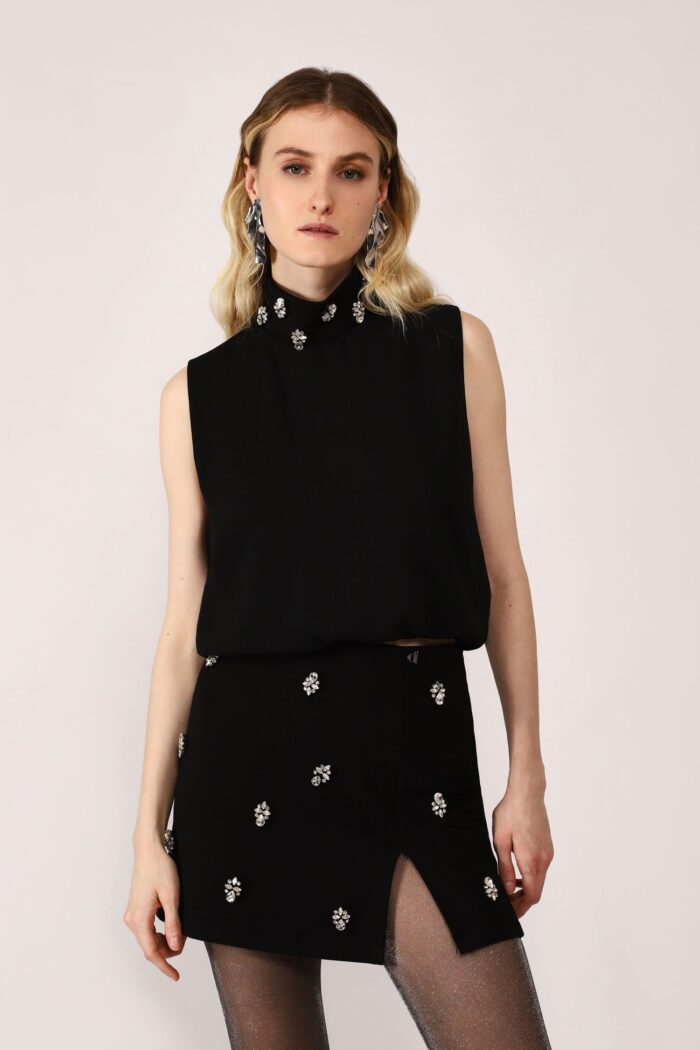TOP PRETO SEM MANGAS COM APLIQUES BRILHANTES DIXIE - Imagen 1