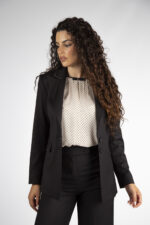 BLAZER PRETO COM DETALHE DE COSTURA SILVINA CAMPOS - Image 2