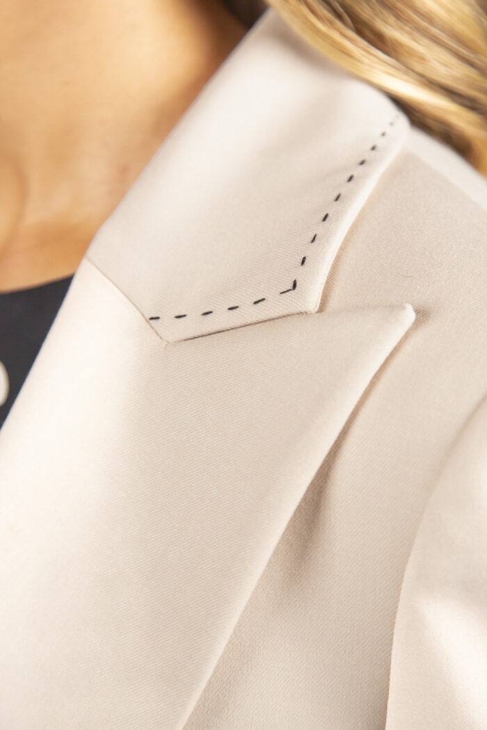 BLAZER BEGE COM DETALHE DE COSTURA SILVINA CAMPOS - Image 5