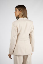 BLAZER BEGE COM DETALHE DE COSTURA SILVINA CAMPOS - Image 3