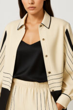 BLUSA CREME COM PADRÃO DE RISCAS SAHOCO - Image 3