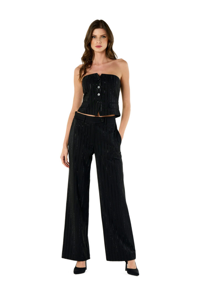 CALÇA PRETA RISCA DE BRILHO NO SECRETS - Image 1