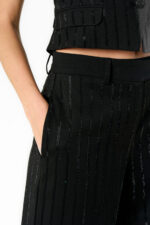 CALÇA PRETA RISCA DE BRILHO NO SECRETS - Image 2