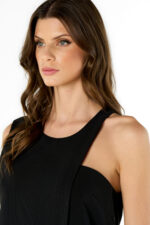 VESTIDO PRETO COM FIVELA DIAMANTE NO SECRETS - Image 2