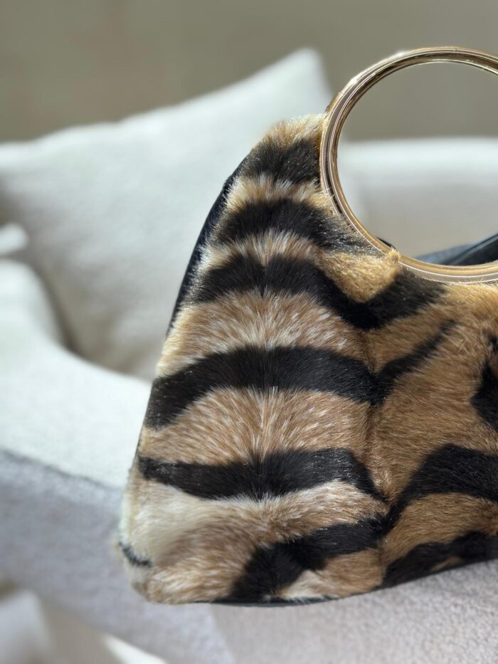 MALA DE MÃO ANIMAL PRINT TIGRESA PONTO CHIC - Image 2