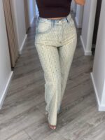 CALÇA DE GANGA  COM TACHAS DOURADAS LANÇA PERFUME - Image 3