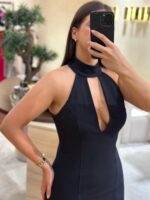 VESTIDO PRETO COM DETALHE LOGO DA MARCA NA COSTA LANÇA PERFUME - Image 3