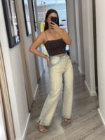 CALÇA DE GANGA  COM TACHAS DOURADAS LANÇA PERFUME