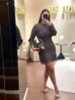 VESTIDO EM MALHA CASTANHO COM FRANJAS PONTO CHIC - Imagen 2