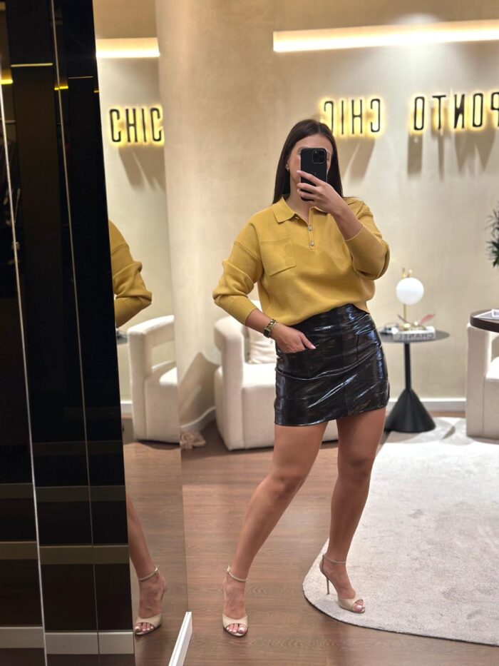 MALHA POLO AMARELO COM BOTÕES DECORATIVOS PONTO CHIC - Image 1