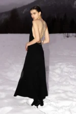 VESTIDO PRETO COM CORRENTES DE BRILHO ELEH