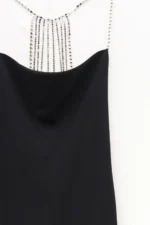 VESTIDO PRETO COM CORRENTES DE BRILHO ELEH - Image 3