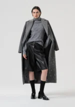 SOBRETUDO CINZENTO COM APLICAÇÕES DE PÉROLAS FRACOMINA