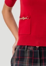 CAMISOLA VERMELHA COM MANGAS CURTAS E DETALHE DE APLICAÇÕES FRACOMINA - Image 2