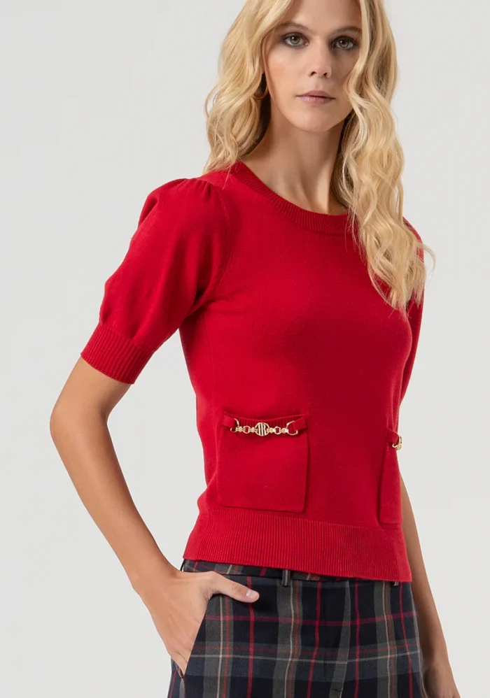 CAMISOLA VERMELHA COM MANGAS CURTAS E DETALHE DE APLICAÇÕES FRACOMINA - Image 3