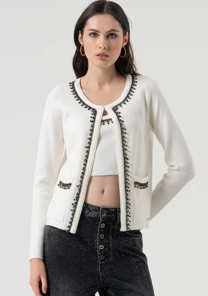 CARDIGAN BRANCO COM APLICAÇÃO DE MIÇANGAS FRACOMINA - Image 1