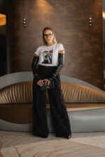 T-SHIRT BRANCA COM ESTAMPA ARTÍSTICA MISS YOU