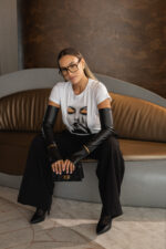 T-SHIRT BRANCA COM ESTAMPA ARTÍSTICA MISS YOU - Image 3