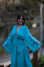 VESTIDO LONGO AZUL MANGA FLARE LANÇA PERFUME - Imagen 3