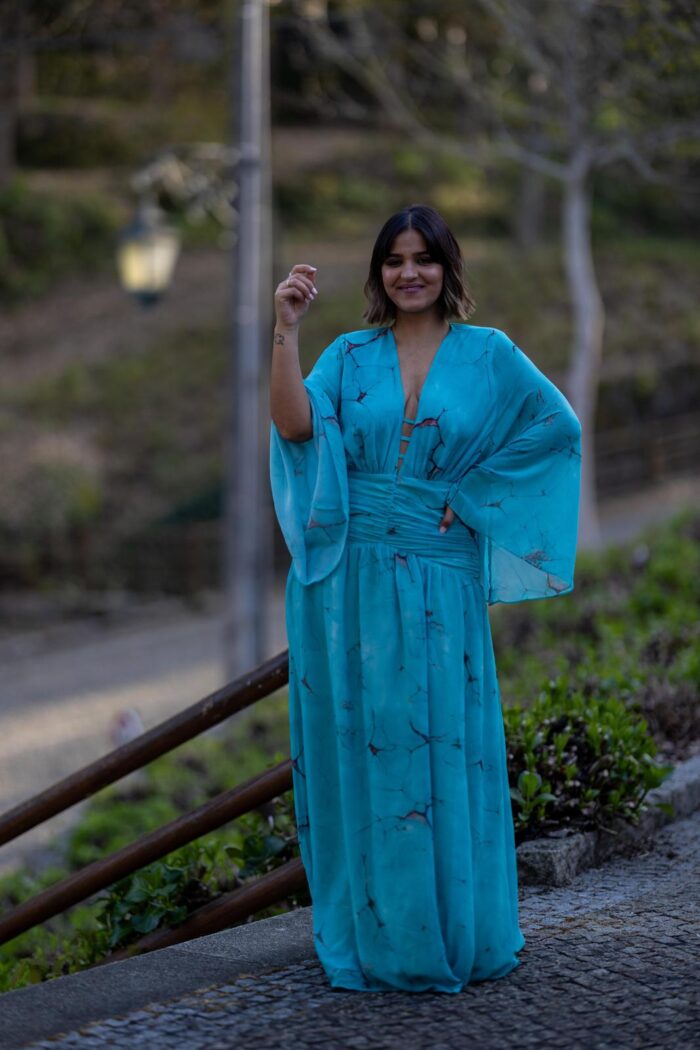 VESTIDO LONGO AZUL MANGA FLARE LANÇA PERFUME - Imagen 2