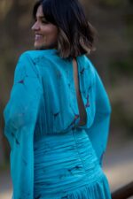 VESTIDO LONGO AZUL MANGA FLARE LANÇA PERFUME - Imagen 4