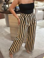 CALÇA COM PADRÃO ÁS RISCAS ELEH - Image 3