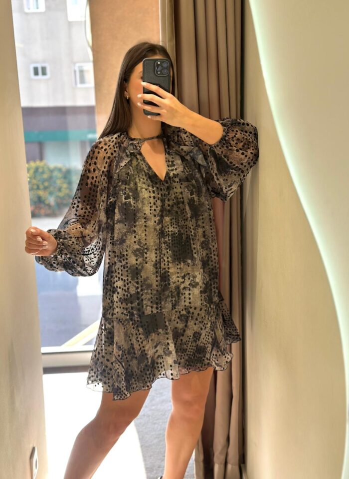VESTIDO ESTAMPADO COM TRANSPARÊNCIAS SAHOCO - Image 3