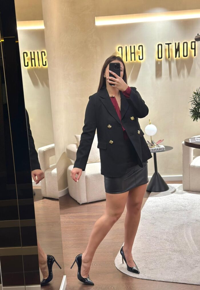 BLAZER PRETO DE BOTÕES DUPLOS DOURADOS PONTO CHIC - Image 2