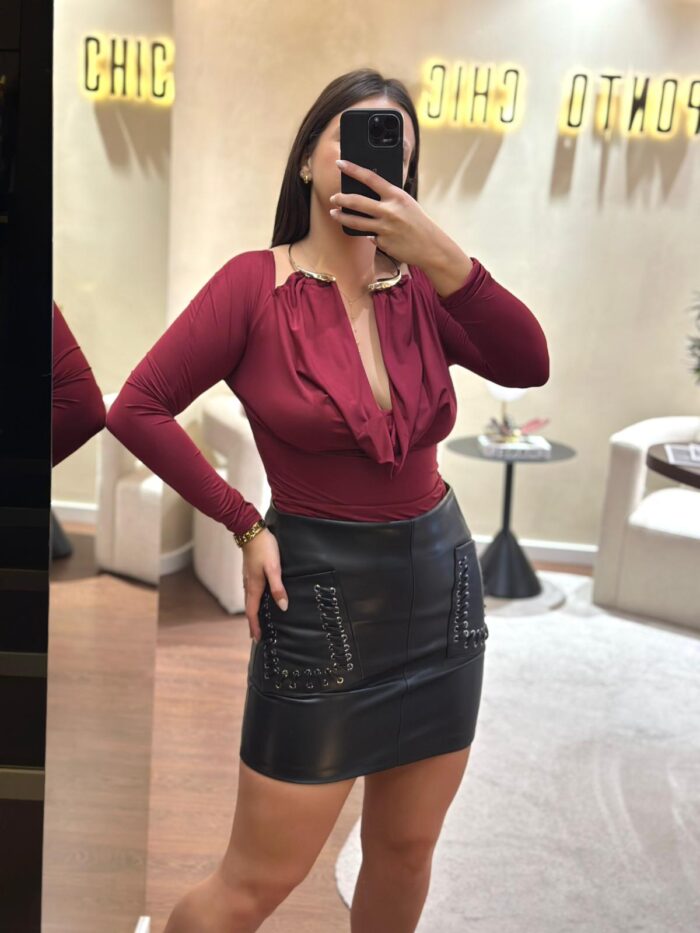 SAIA PRETA EFEITO PELE COM BOLSOS ESTILIZADOS PONTO CHIC - Image 1
