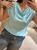 BLUSA AZUL CLARO COM DECOTE DRAPEADO IMPERIAL - Image 2