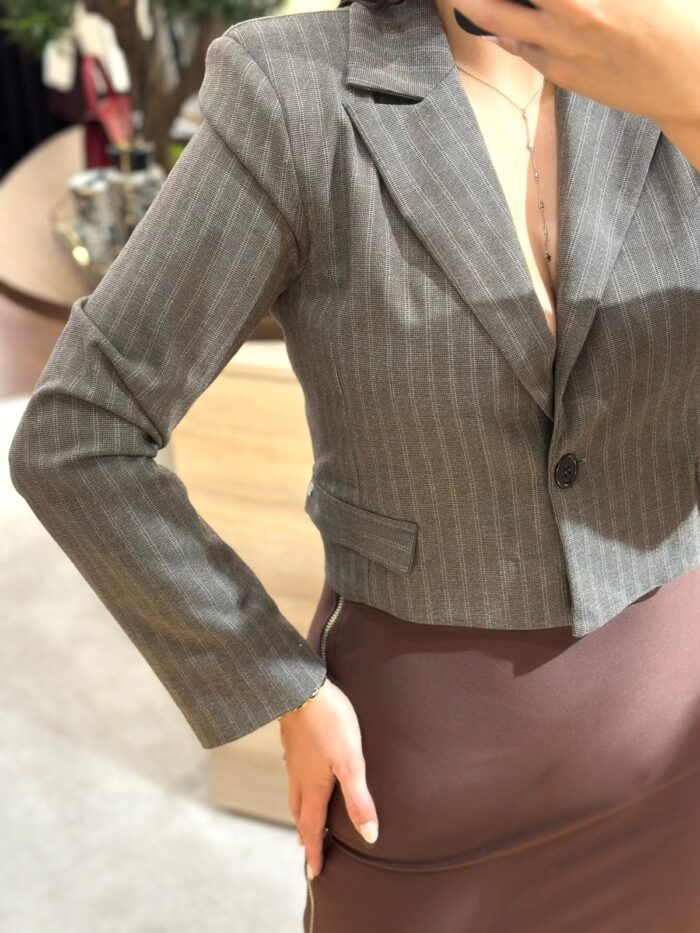 BLAZER CURTO CINZA A RISCA DIPLOMÁTICA RINASCIMENTO - Image 4