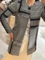 CASACO ESTAMPADO GEOMÉTRICO PRETO E BRANCO RINASCIMENTO - Image 4