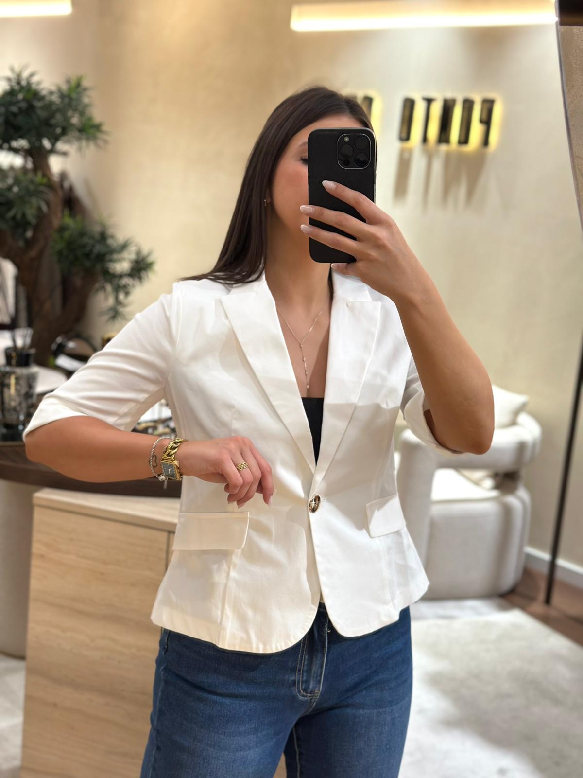 WhatsApp Image 2025-10-15 at 16.34.26 BLAZER BRANCO CURTO RINASCIMENTO - Image 1