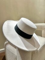 CHAPÉU BEGE COM FITA PRETA SILVINA CAMPOS - Image 3