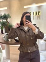 CASACO CASTANHO COM BOTÕES DOURADOS PONTO CHIC - Image 2