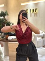 TOP BORDÔ DE GOLA HALTER COM DETALHE DOURADO PONTO CHIC