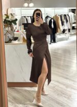 VESTIDO CASTANHO MIDI COM MANGA COMPRIDA RINASCIMENTO