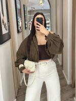 CASACO CURTO CASTANHO EM CAMURÇA SINTÉTICA PONTO CHIC - Image 2