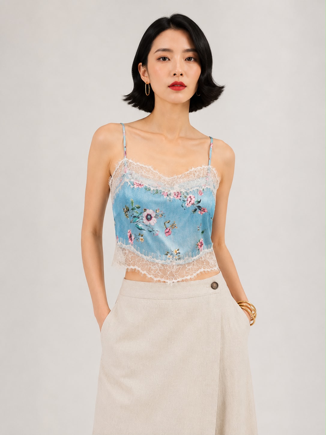 WhatsApp Image 2026-06-05 at 10.33.47 (1) TOP AZUL FLORAL COM RENDA IMPERIAL - Image 1