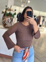CAMISOLA CASTANHA EM MALHA RENDADA PONTO CHIC