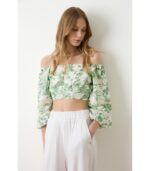 TOP BRANCO COM DETALHES VERDES BSB