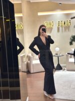 VESTIDO MIDI PRETO COM CINTO DE BRILHANTES LANÇA PERFUME
