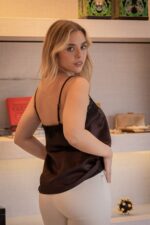 TOP DE CETIM COM RENDA CASTANHO IMPERIAL - Image 3