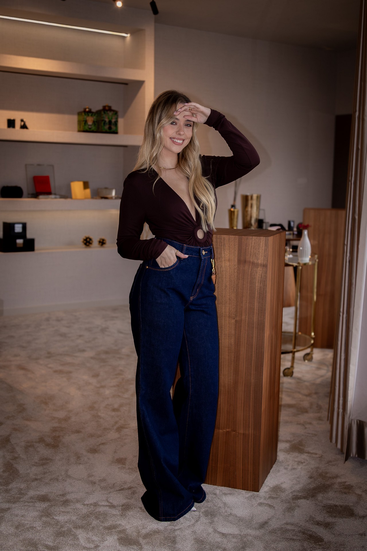 galleries_0c8bbb35-8d97-4e5c-a2b5-556abc141bd2_859a2879-66ae-4a48-ab3e-ab67cf0f1da4_v2__thumb_l CALÇAS DE GANGA AZUL ESCURA WIDE LEG LANÇA PERFUME - Image 4